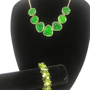 Adorable adjustable necklace. Gold w/Green stones